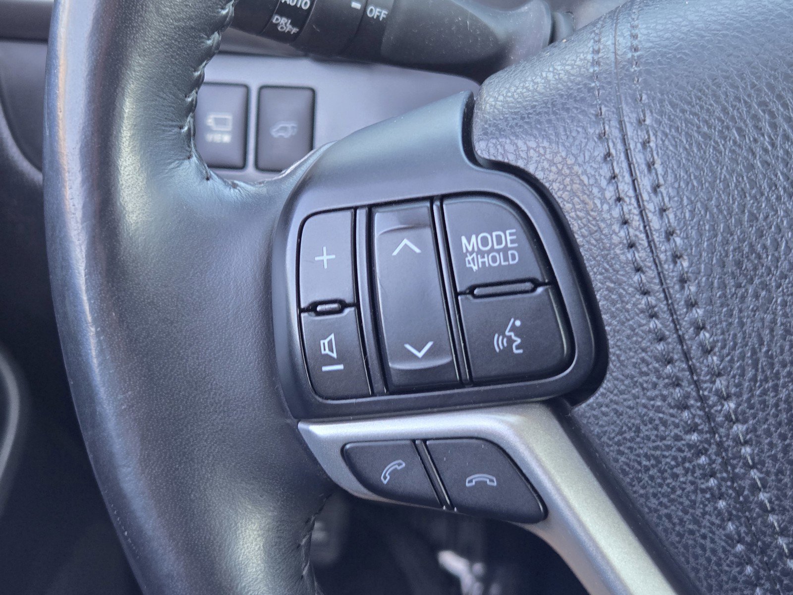 Used 2017 Toyota Highlander Limited Platinum w/ Carpet Mat Package image 24