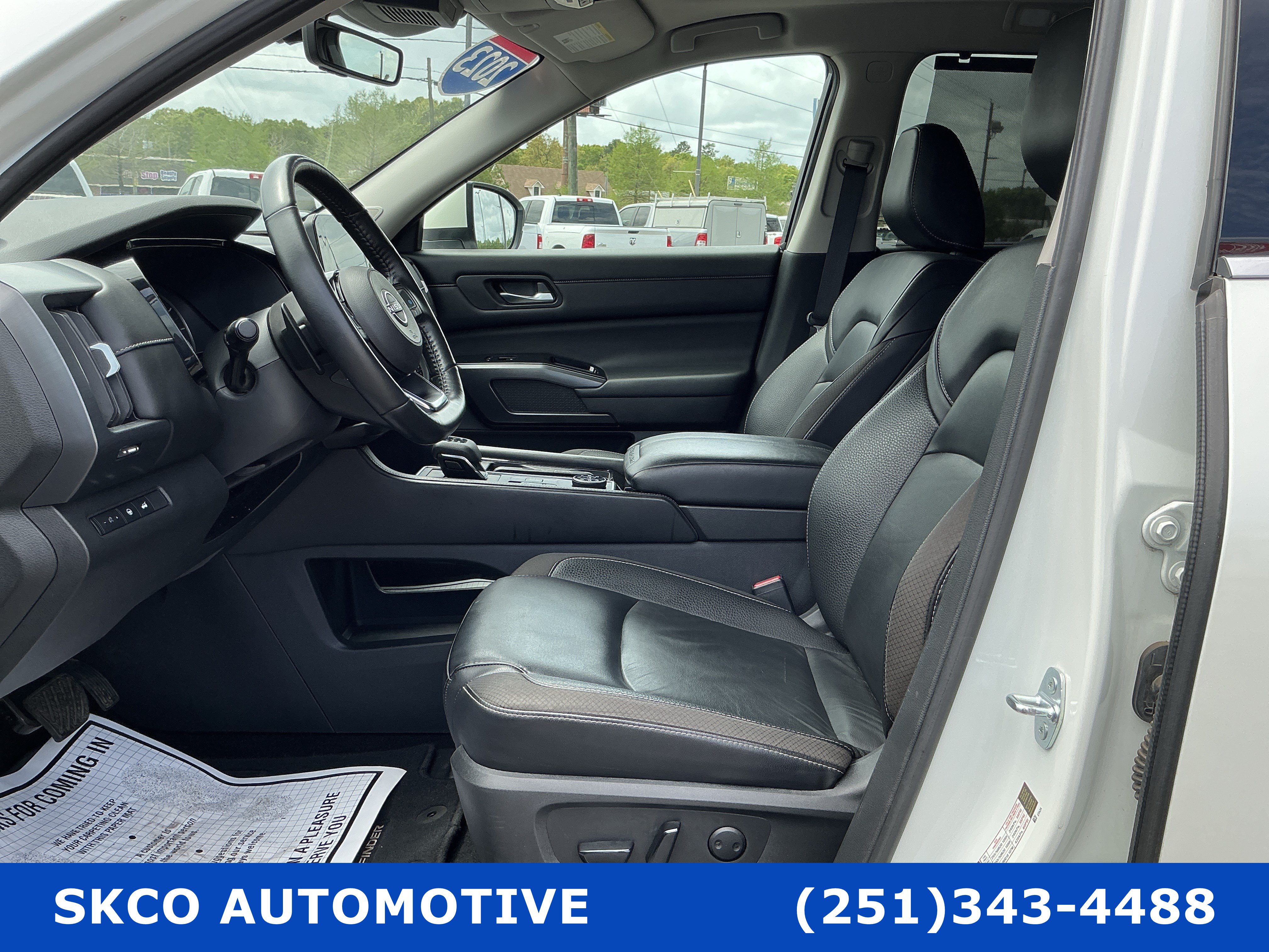 Used 2023 Nissan Pathfinder SL w/ SL Premium Package AWD/4WD image 11