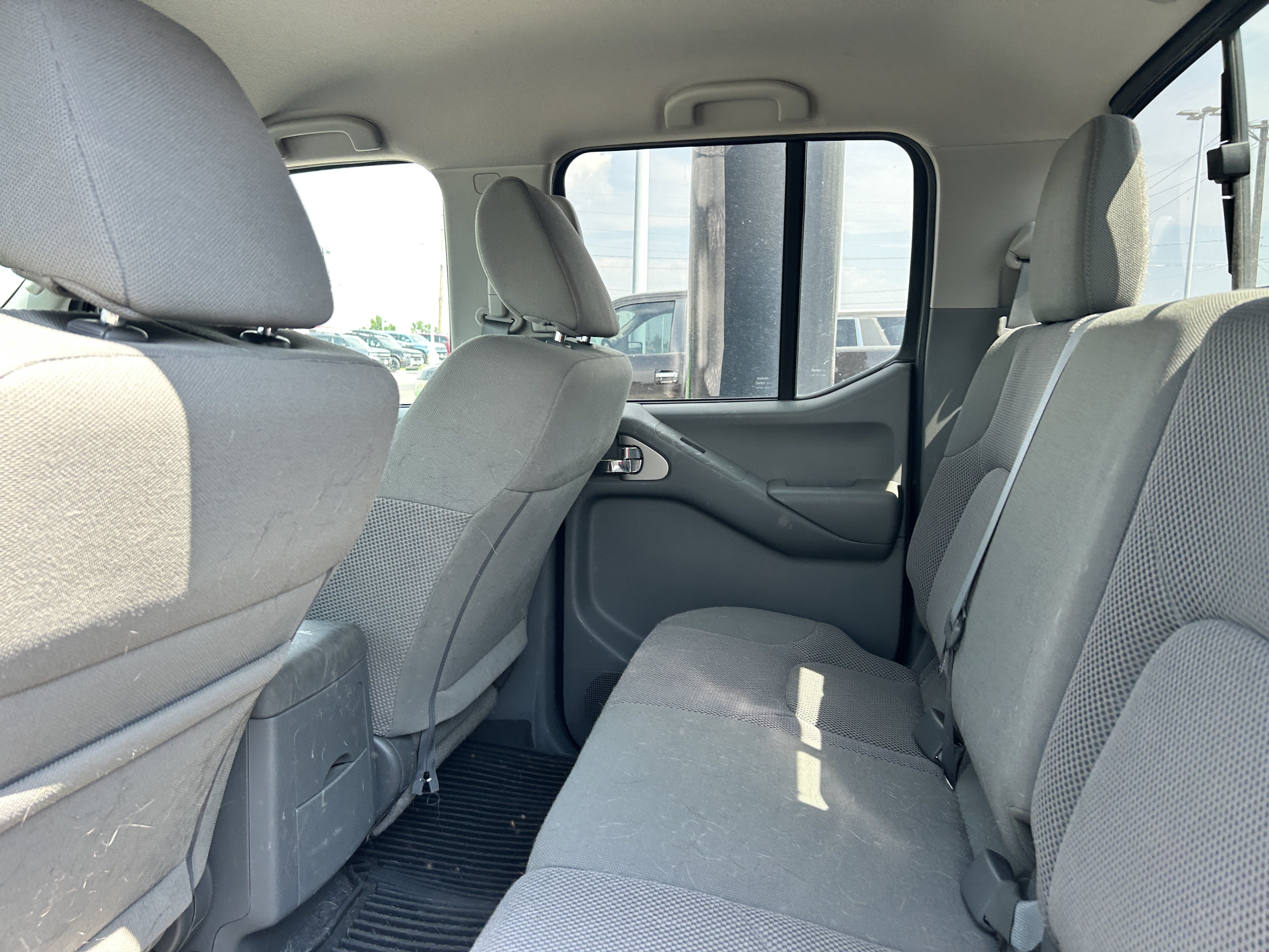 Used 2020 Nissan Frontier SV w/ Midnight Edition Floor Mats AWD/4WD image 18