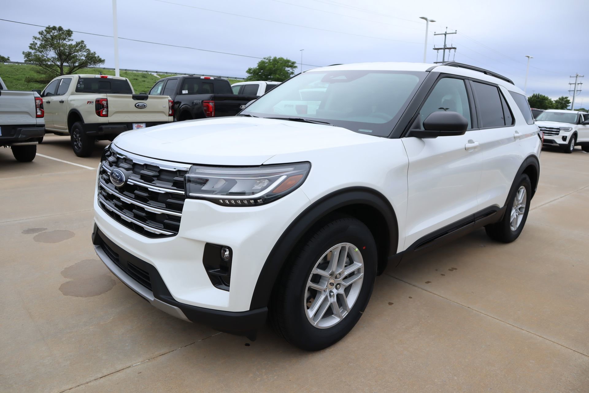 New 2026 Ford Explorer Active RWD image 11