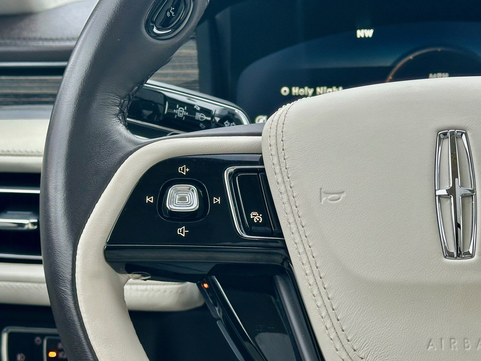 Used 2024 Lincoln Aviator Black Label w/ Dynamic Handling Package image 19