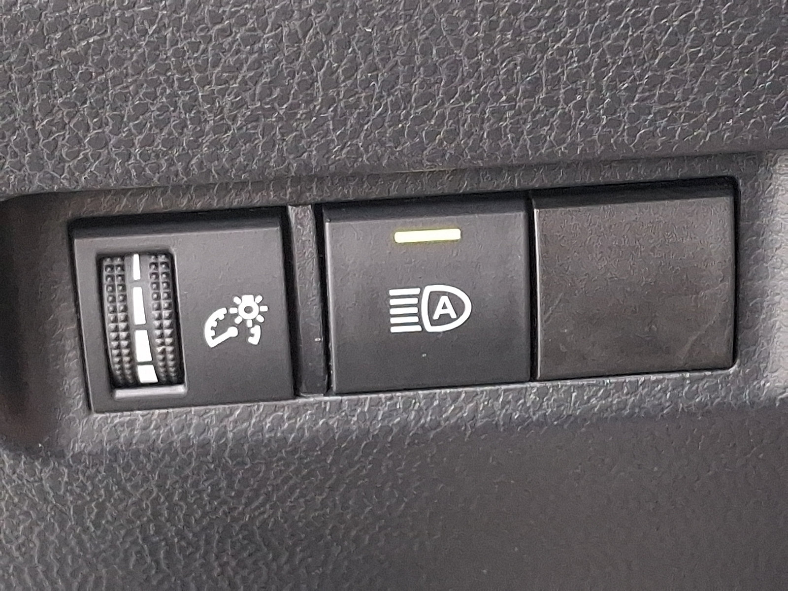 Used 2021 Toyota RAV4 XLE AWD/4WD image 27