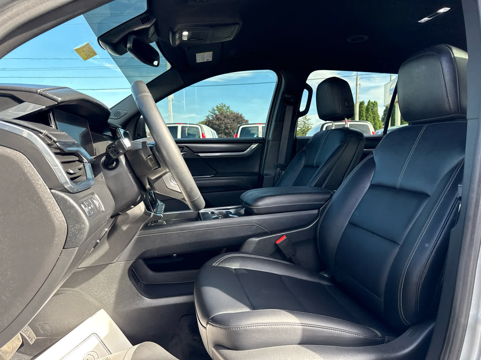 Certified 2025 GMC Acadia Elevation w/ Elevation Premium Package FWD image 11
