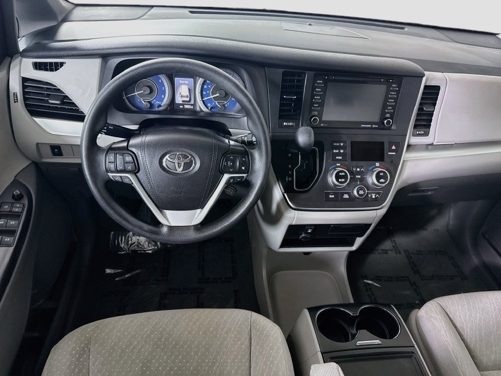 Certified 2019 Toyota Sienna LE AWD/4WD image 4