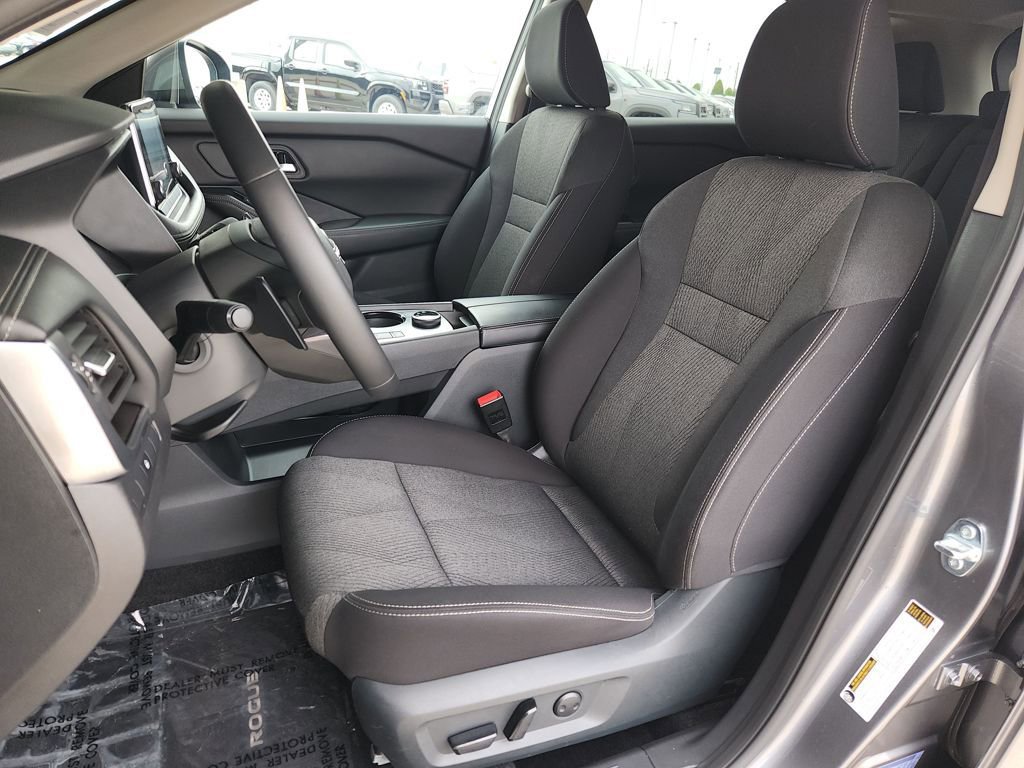 Used 2025 Nissan Rogue SV image 12