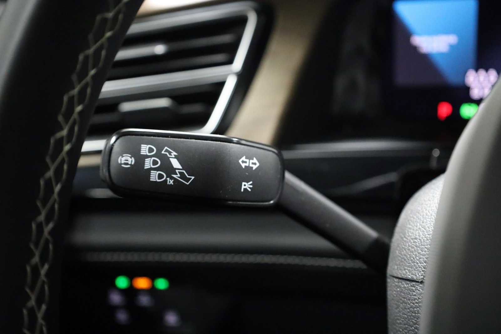 Used 2024 Volkswagen Atlas SE image 28