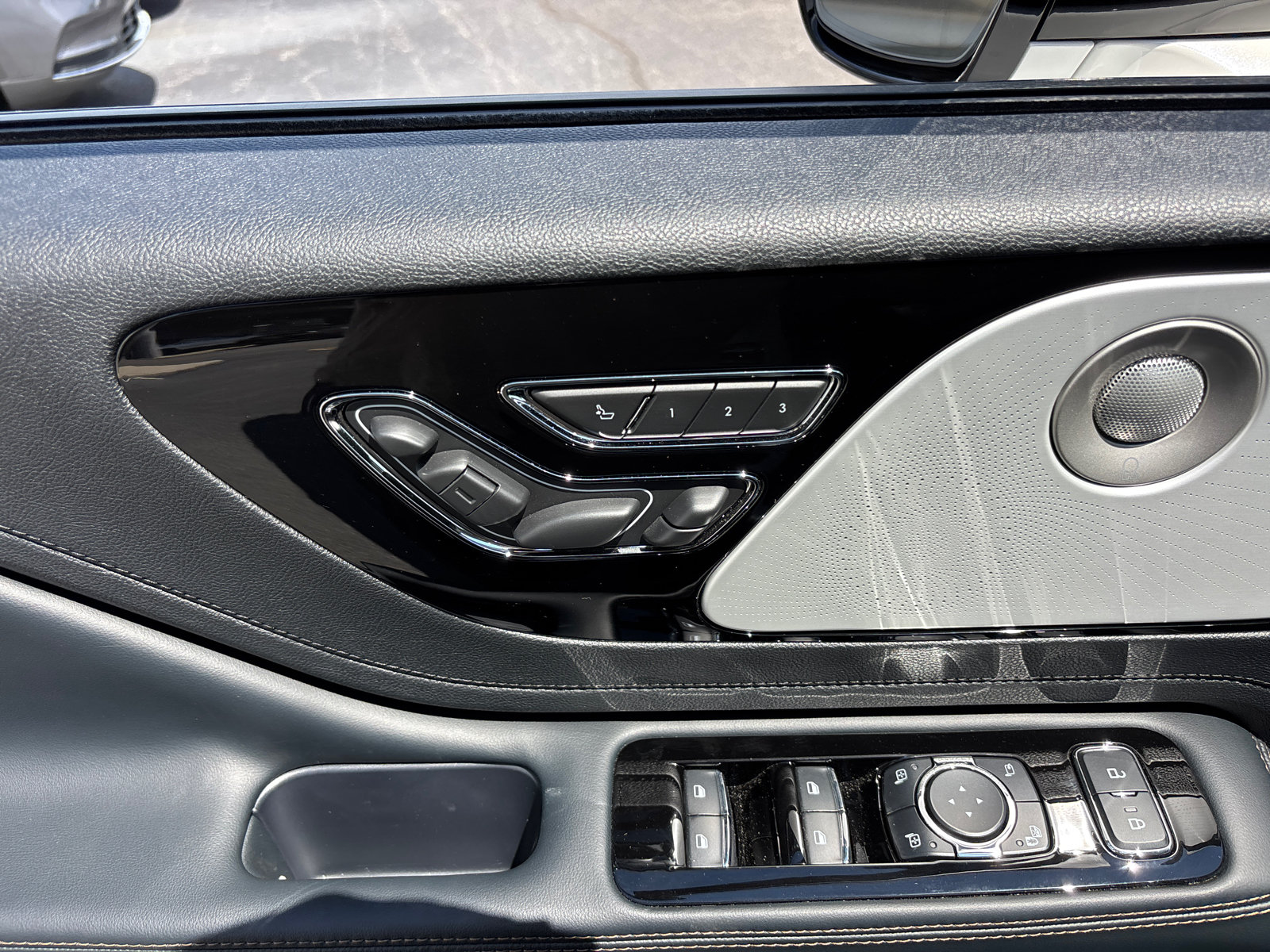 New 2026 Lincoln Aviator Reserve AWD/4WD image 12