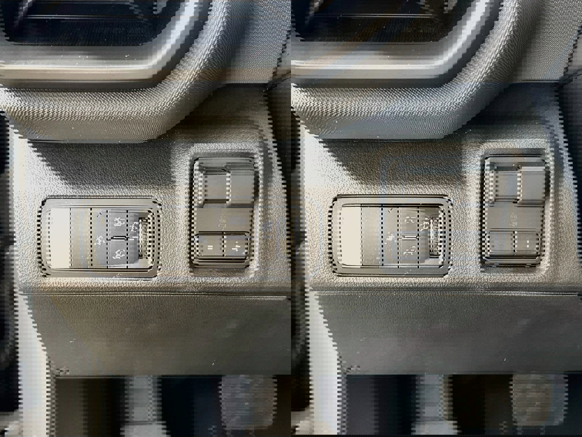 Used 2025 Chevrolet Silverado EV LT image 14