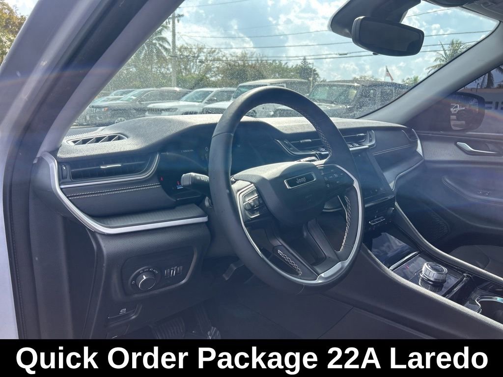 Used 2023 Jeep Grand Cherokee Laredo w/ Luxury Tech Group I image 11