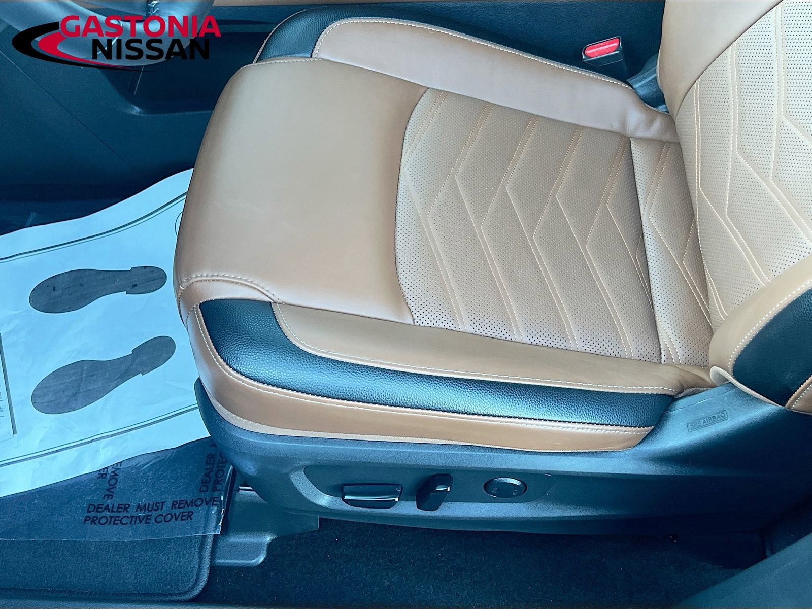 Used 2024 Nissan Pathfinder Platinum w/ Cargo Package image 25