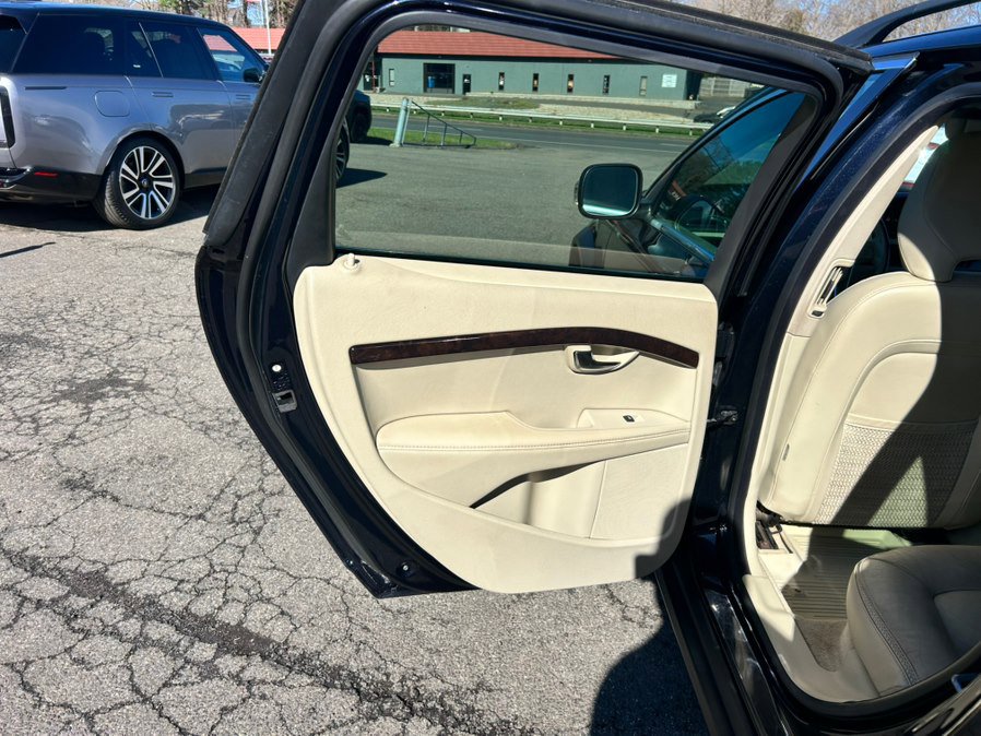 Used 2016 Volvo XC70 T5 Premier w/ Proximity Package image 13