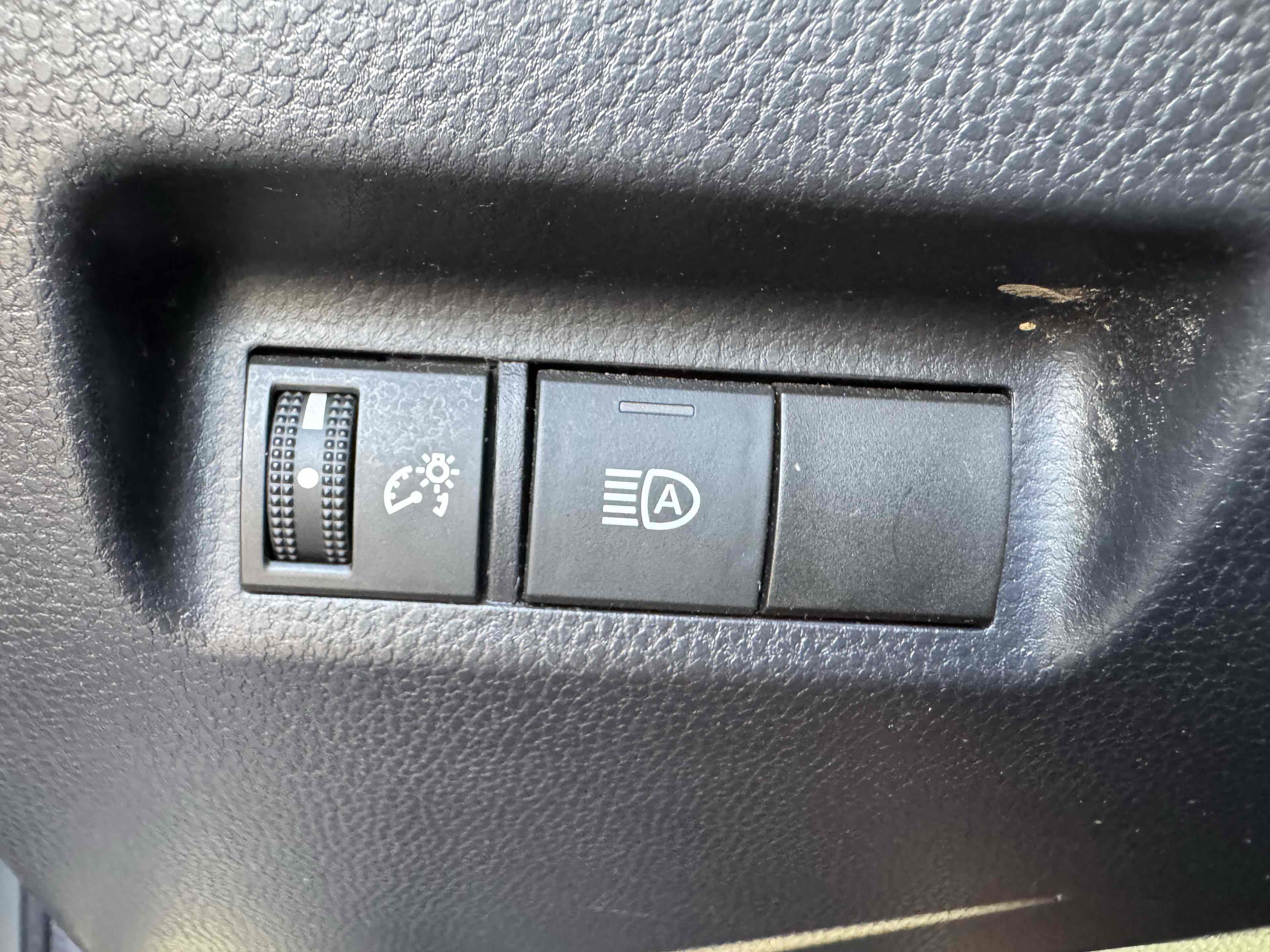 Used 2019 Toyota RAV4 LE w/ Carpet Mat Package image 32