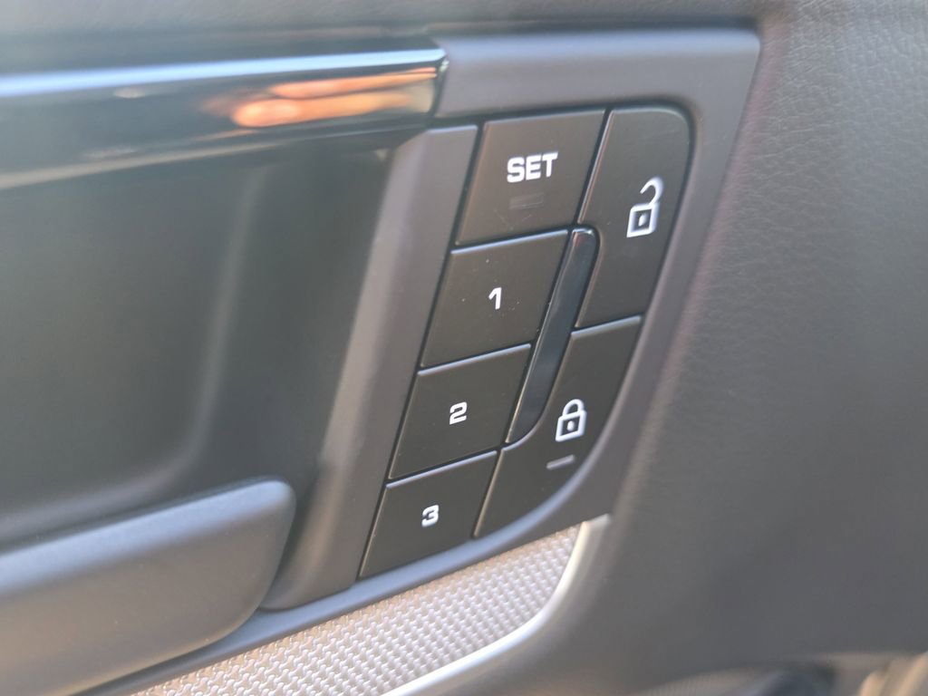Certified 2025 Porsche Cayenne image 26