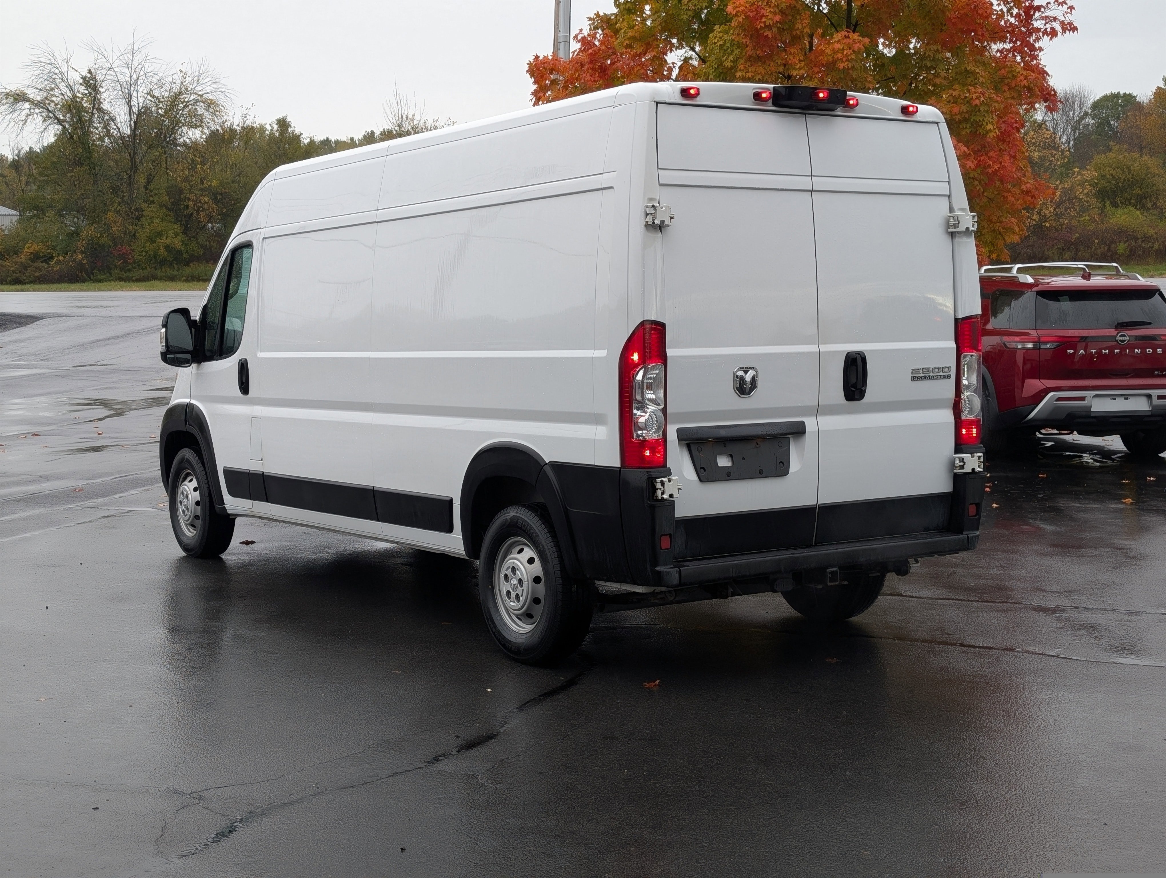 Used 2023 RAM ProMaster 2500 w/ Premium Appearance Group image 8