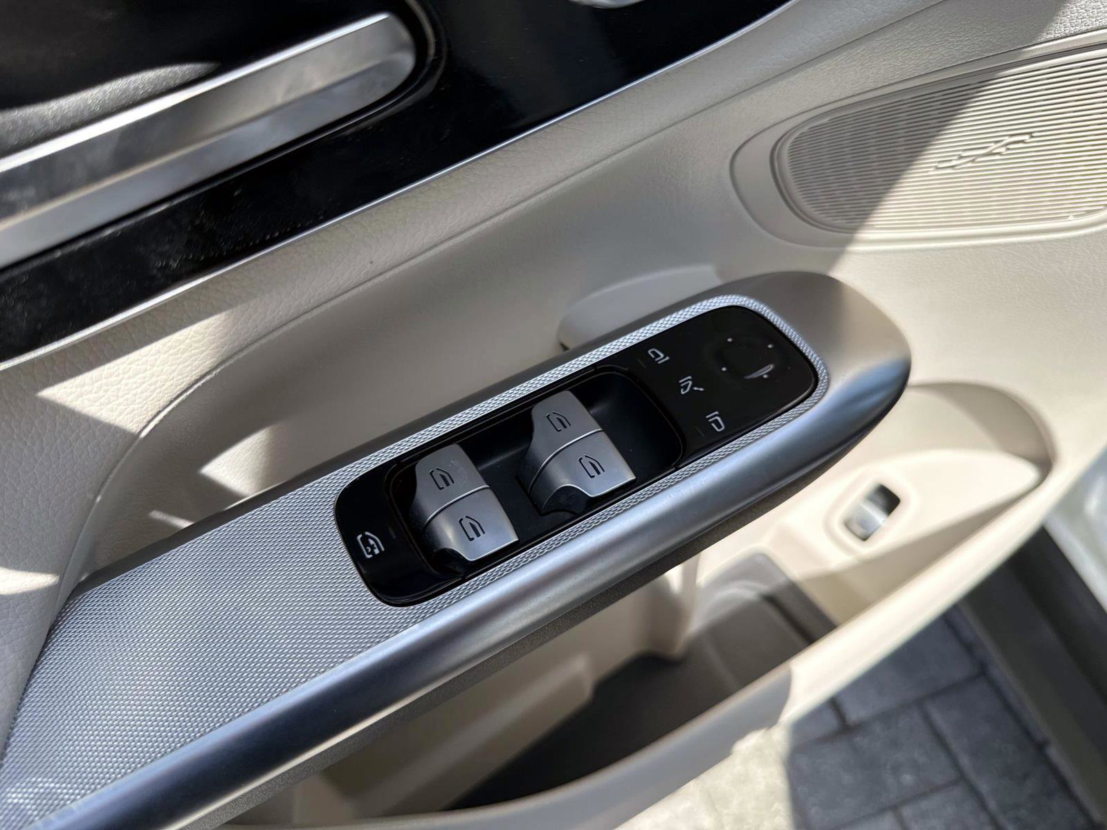 Certified 2025 Mercedes-Benz GLC 300 image 19