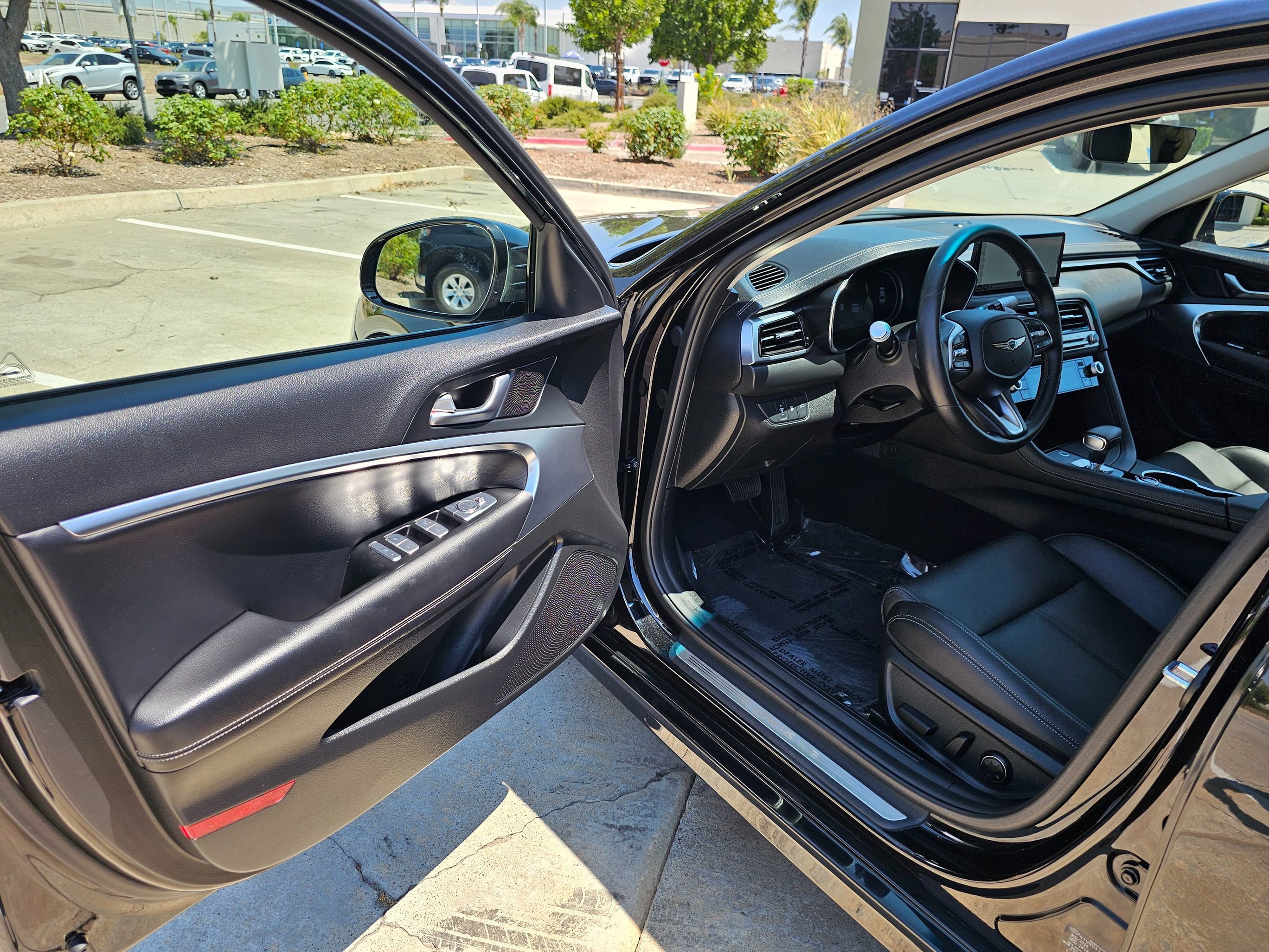 Used 2025 Genesis G70 2.5T image 15