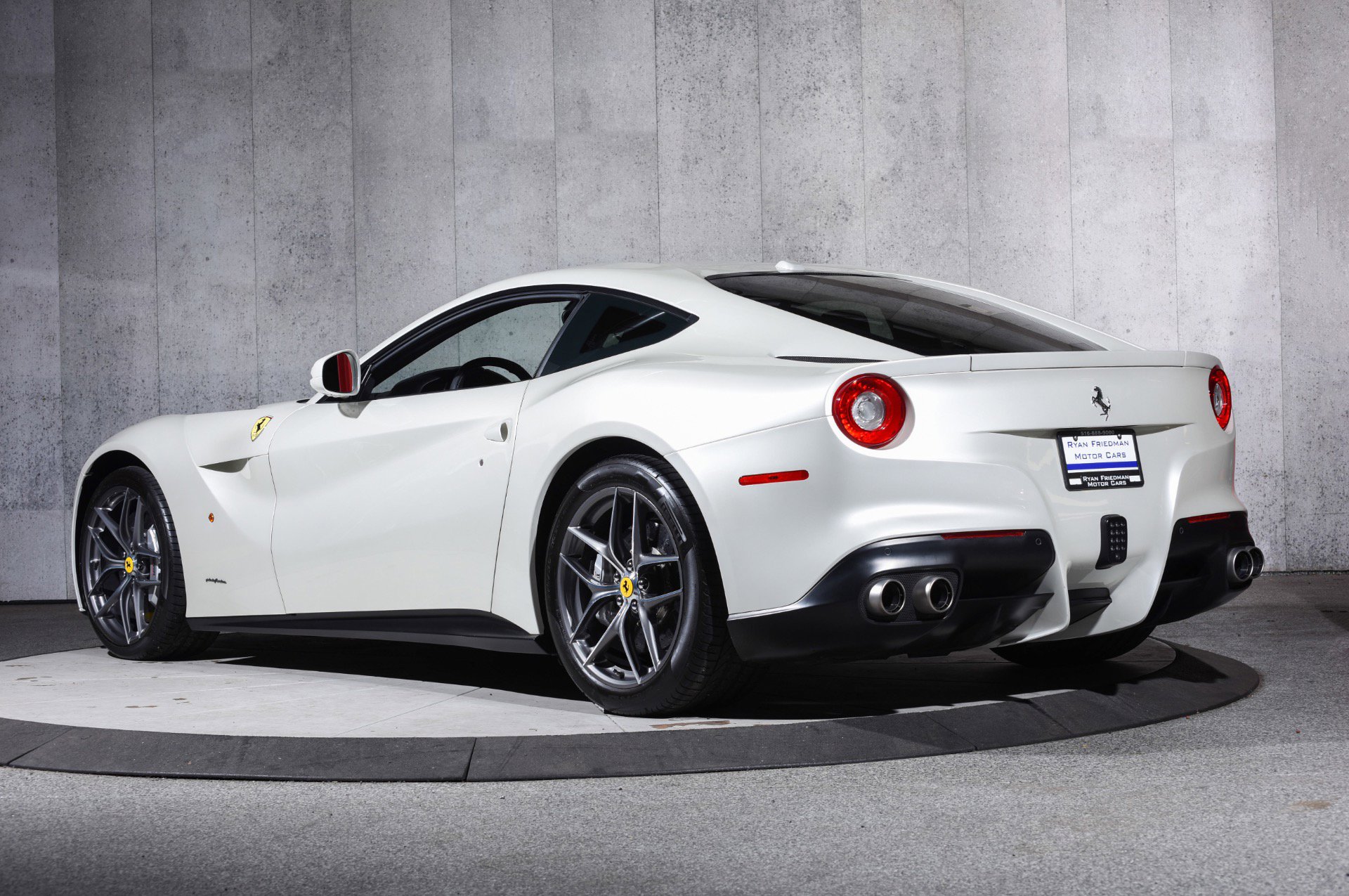 Used 2014 Ferrari F12 Berlinetta RWD image 10