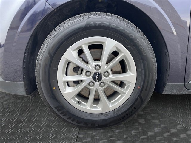 Used 2024 Kia Carnival LX image 14