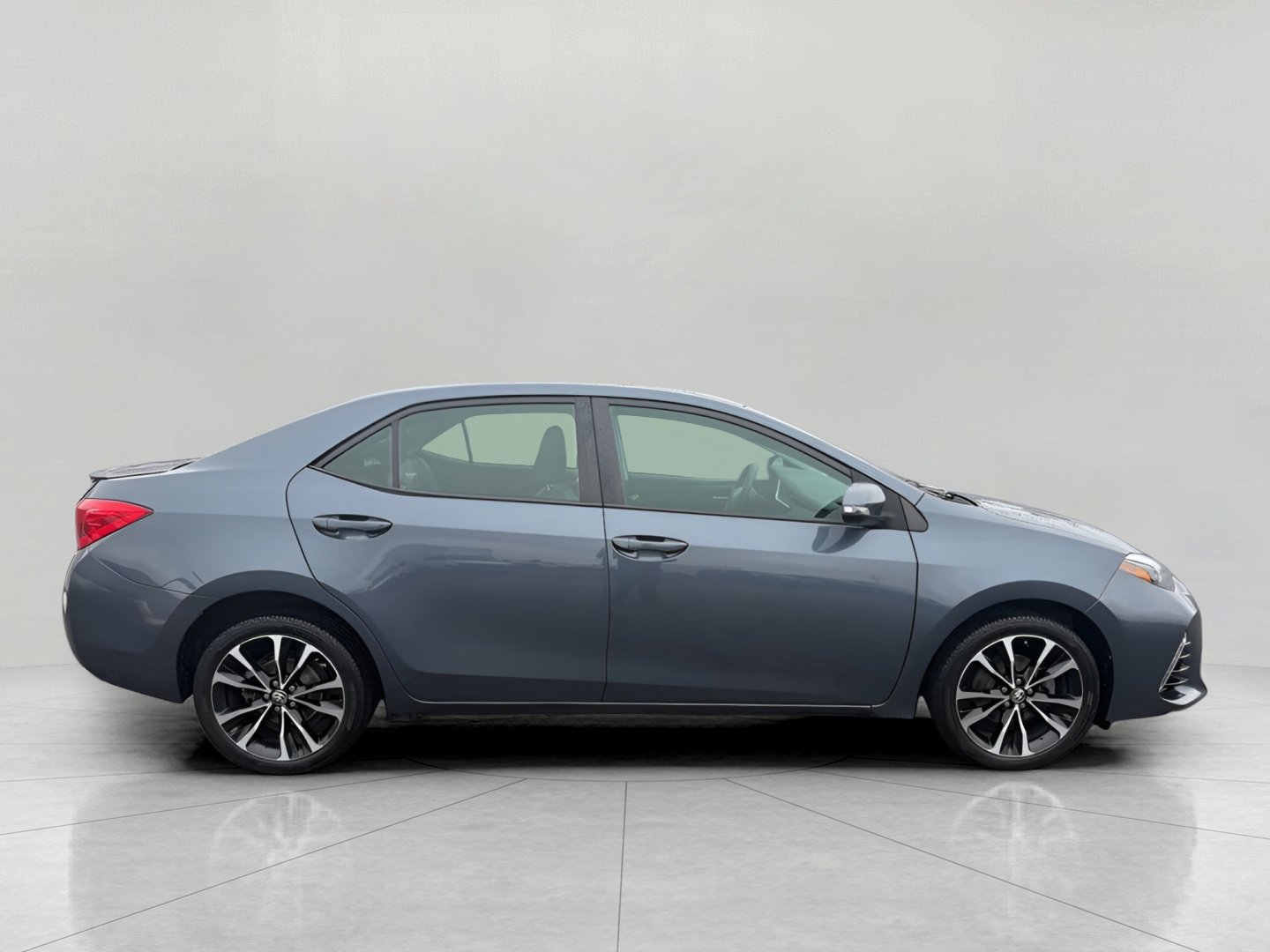 Used 2018 Toyota Corolla SE w/ SE Premium Package image 9