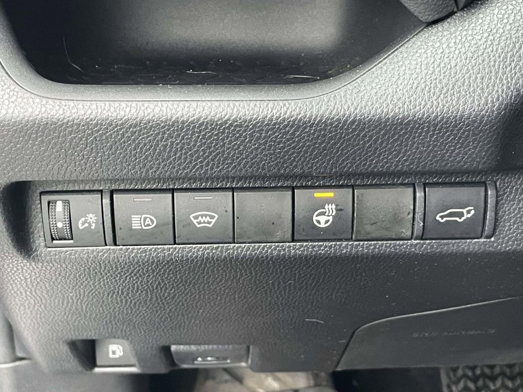 Used 2023 Toyota RAV4 SE image 18
