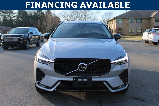 Used 2025 Volvo XC60 B5 Plus image 3