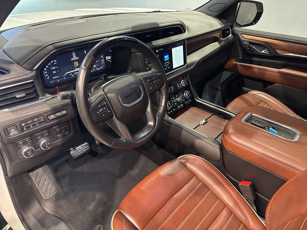 Used 2024 GMC Yukon Denali Ultimate AWD/4WD image 15