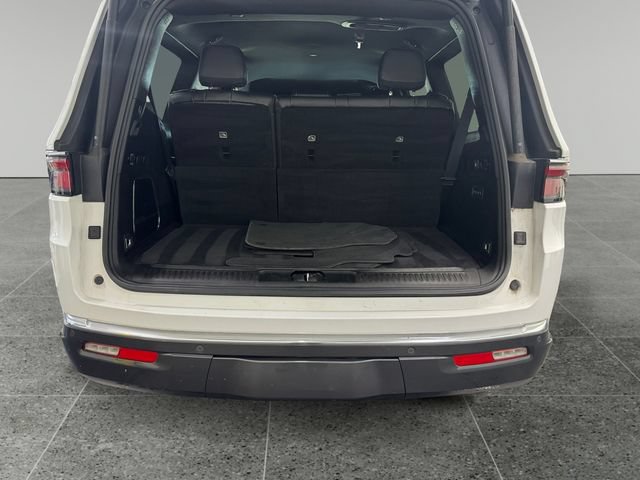 Used 2022 Jeep Wagoneer Series III AWD/4WD image 13