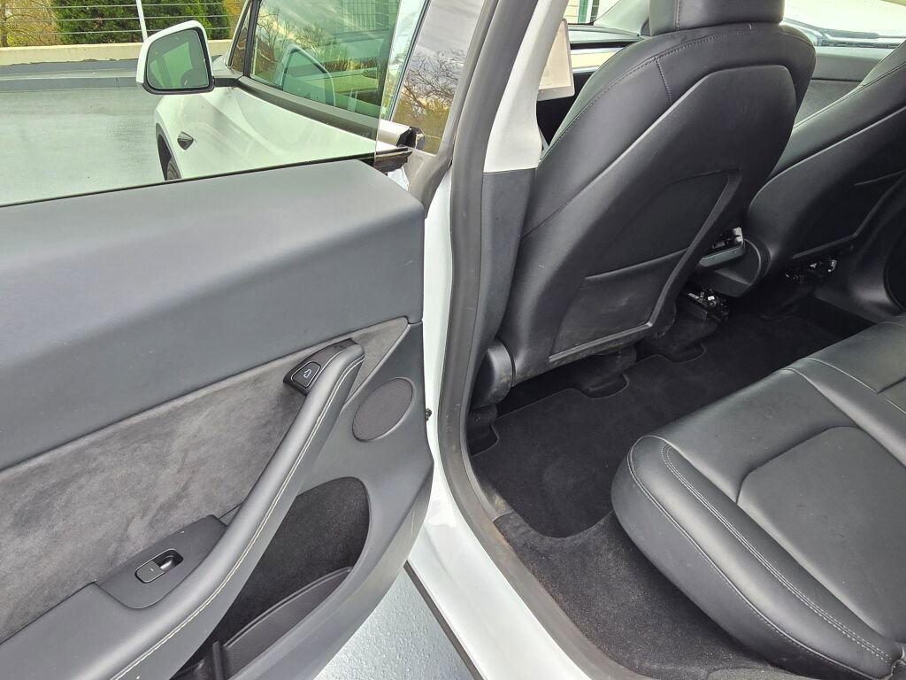 Used 2024 Tesla Model Y Long Range AWD/4WD image 16