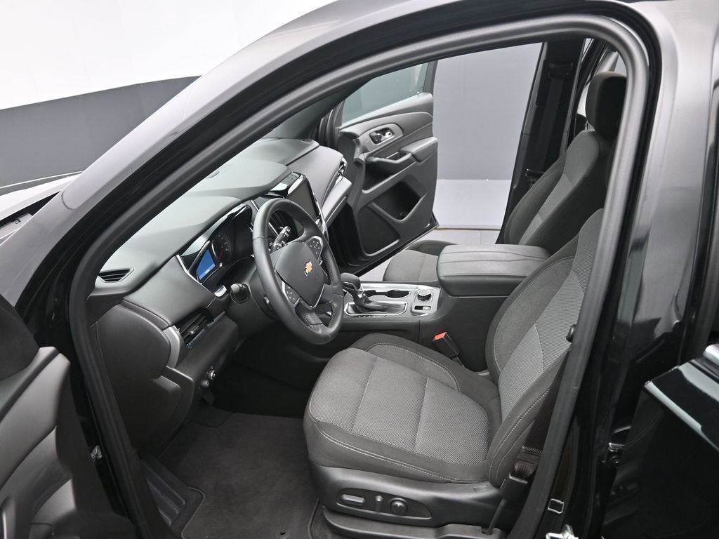 Used 2023 Chevrolet Traverse LT image 10