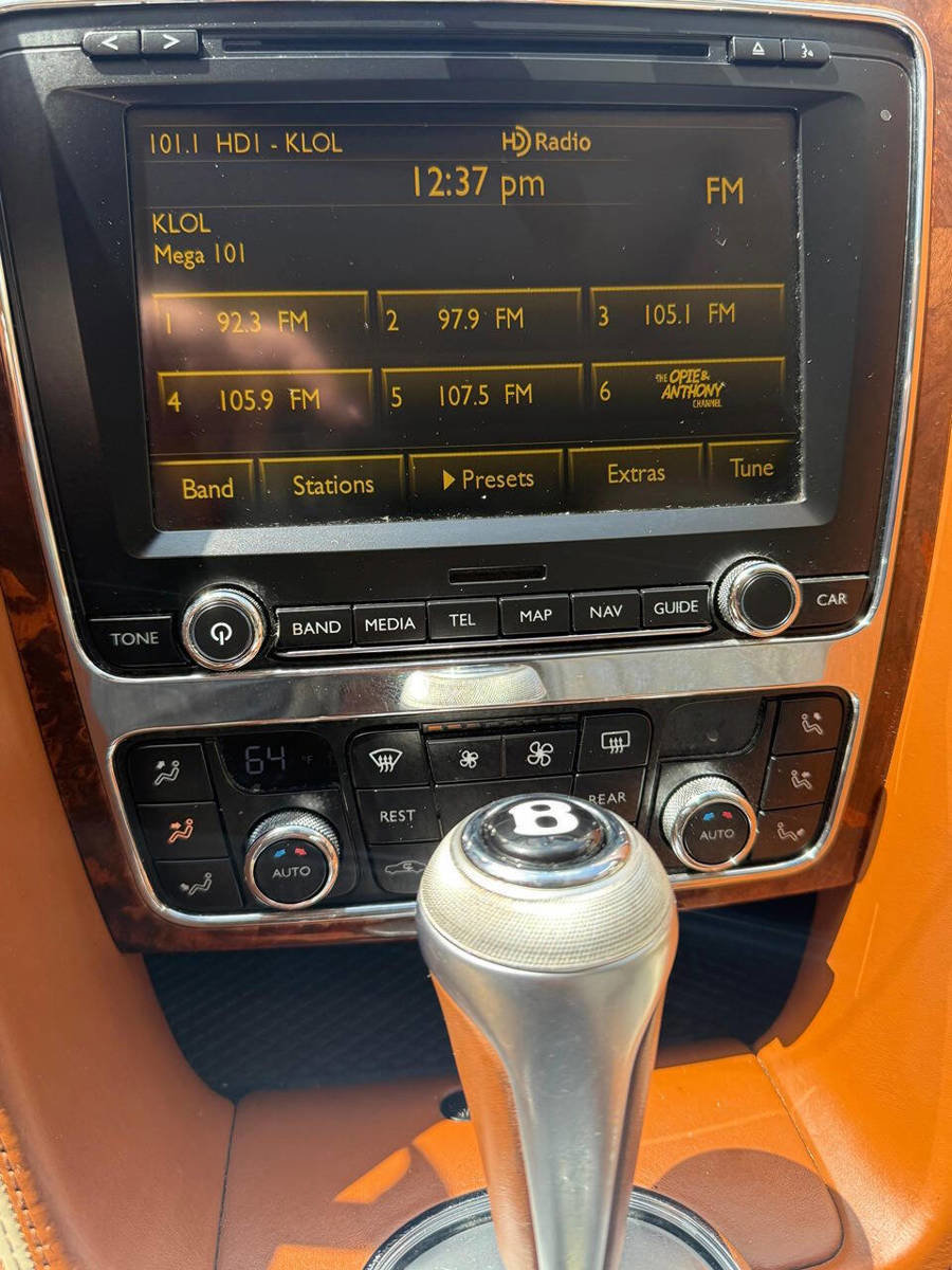 Used 2015 Bentley Flying Spur W12 image 24