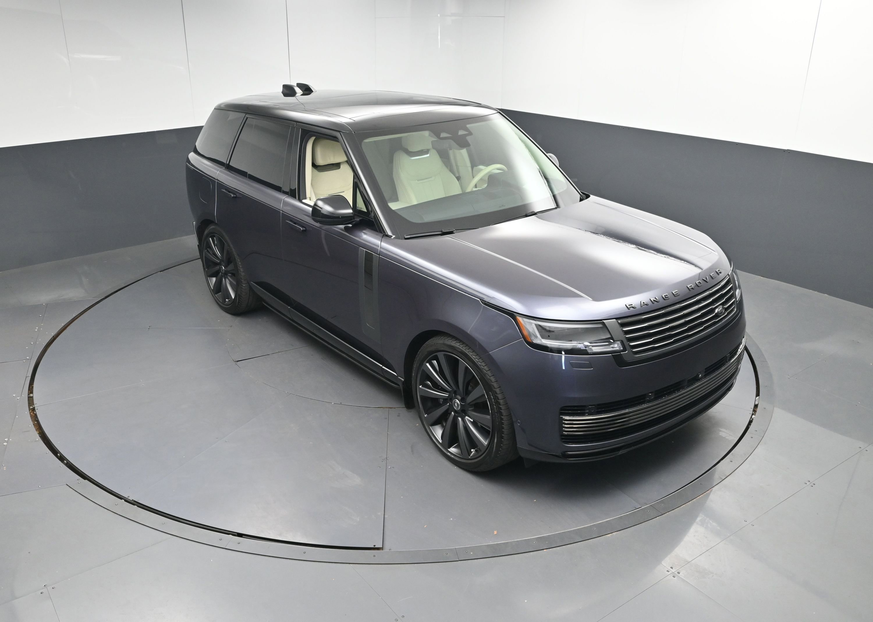 Used 2024 Land Rover Range Rover SV image 41