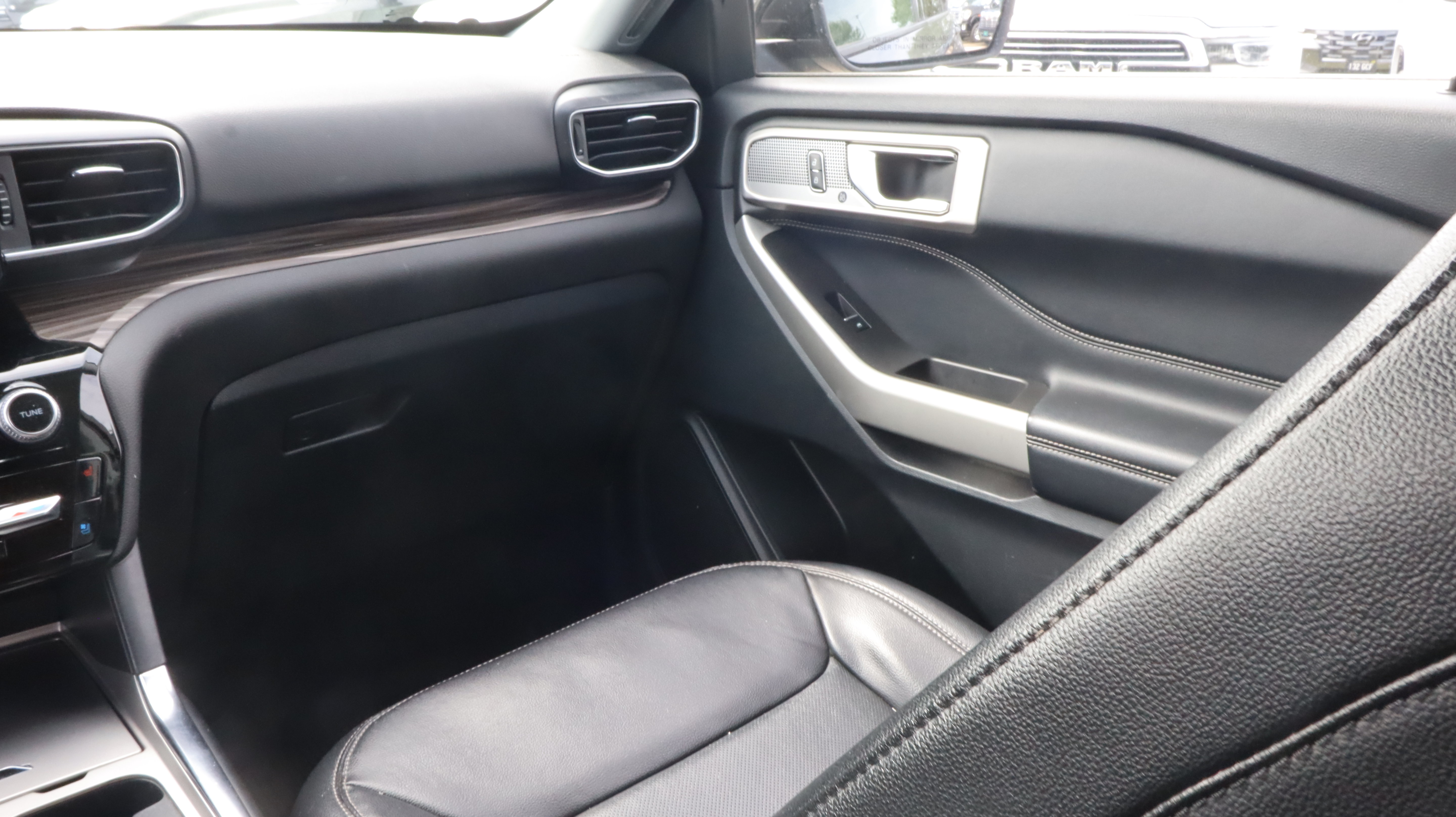 Used 2022 Ford Explorer Limited AWD/4WD image 11