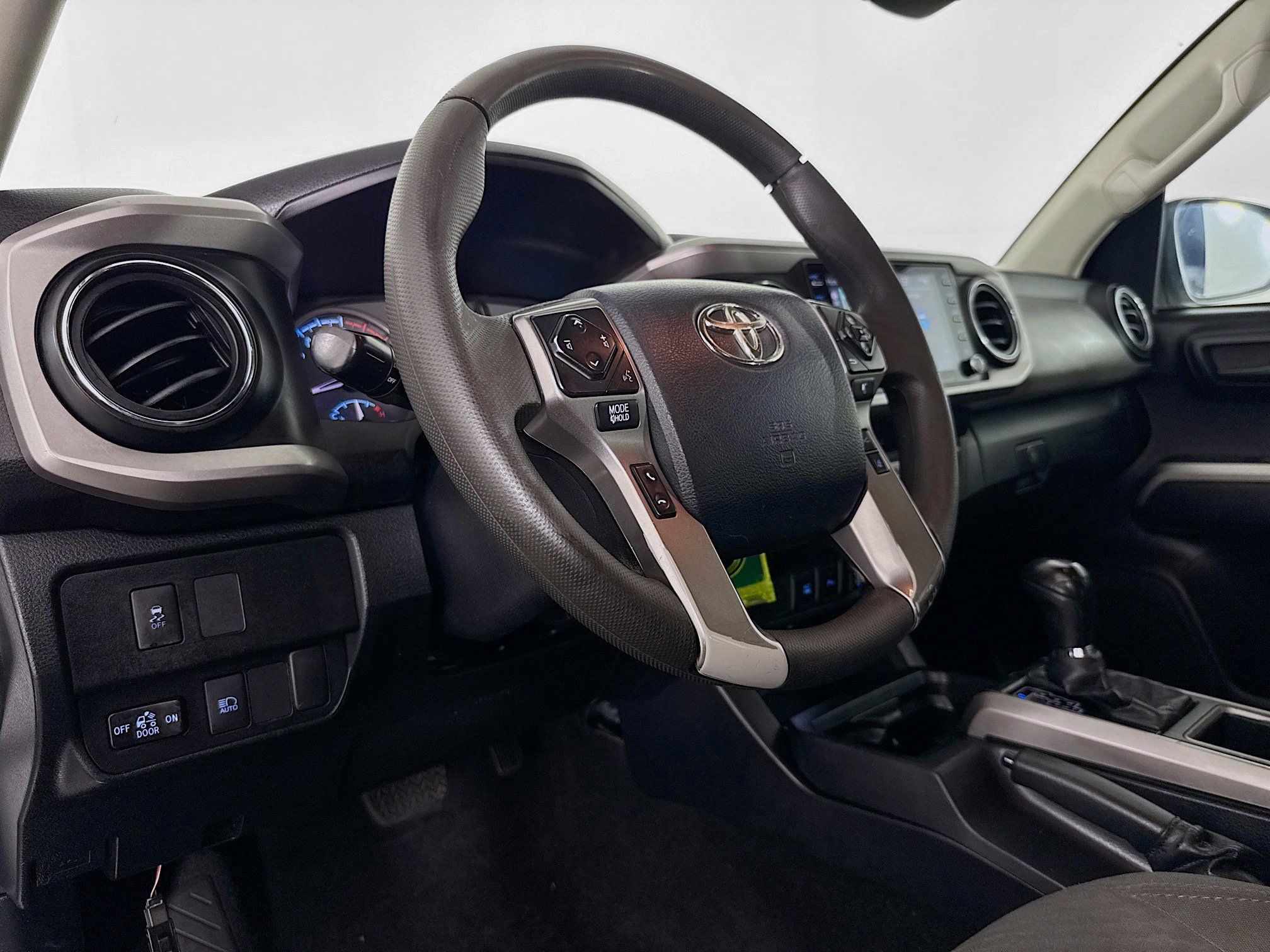 Used 2020 Toyota Tacoma SR5 image 21