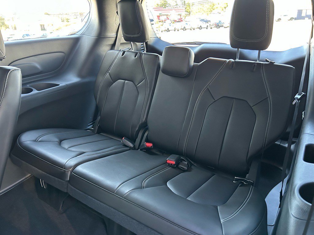 New 2025 Chrysler Voyager LX image 36
