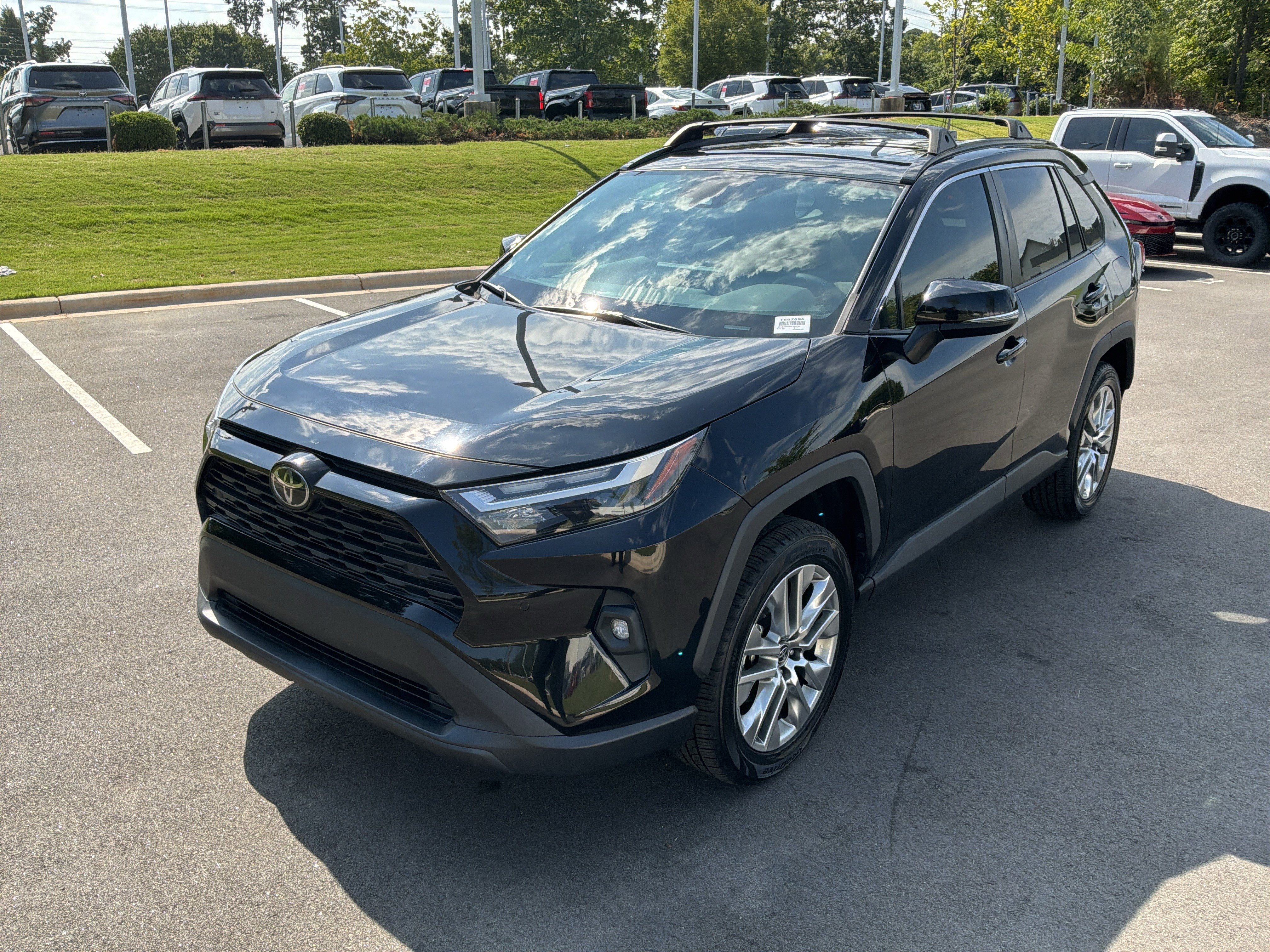 Used 2023 Toyota RAV4 XLE Premium AWD/4WD image 5