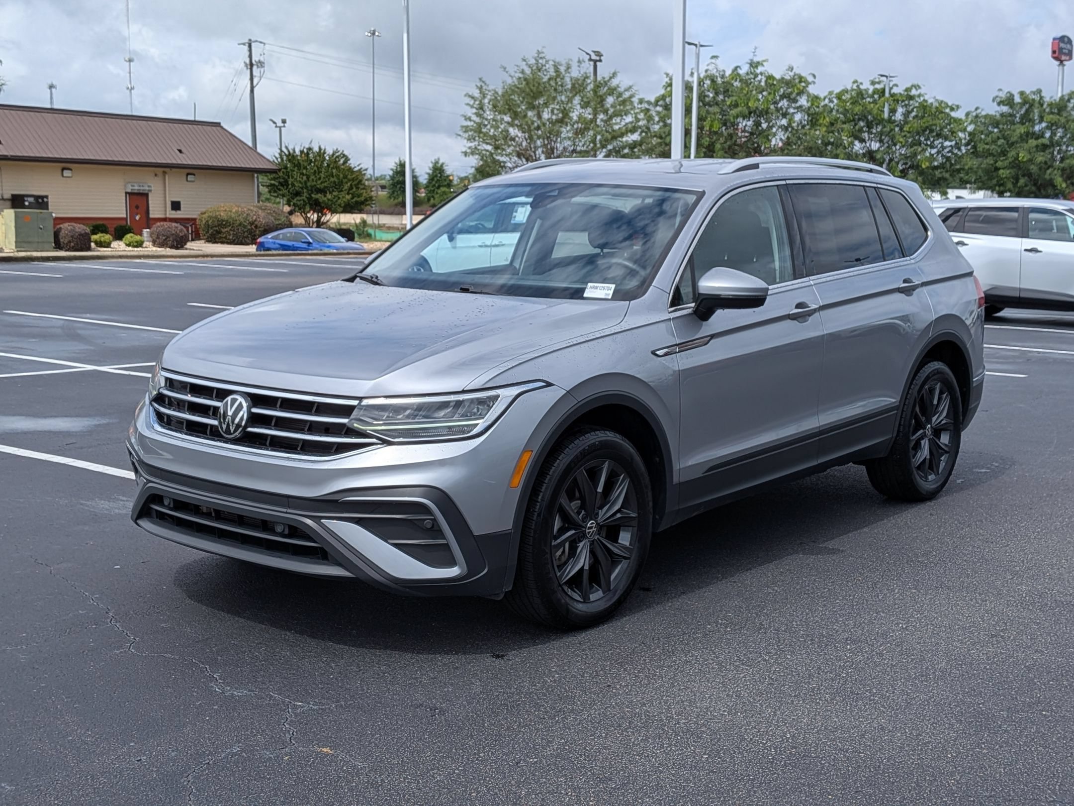 Used 2024 Volkswagen Tiguan SE FWD image 7