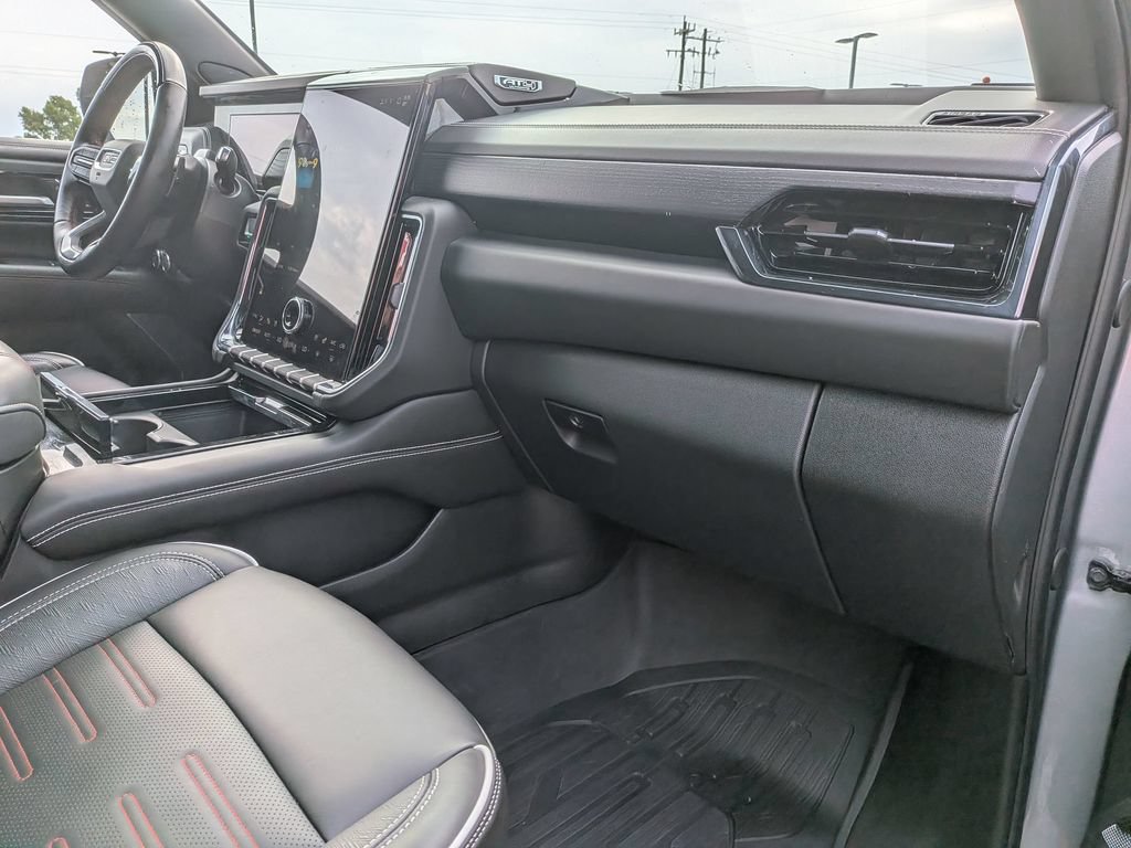 Used 2025 GMC Yukon AT4 Ultimate AWD/4WD image 30