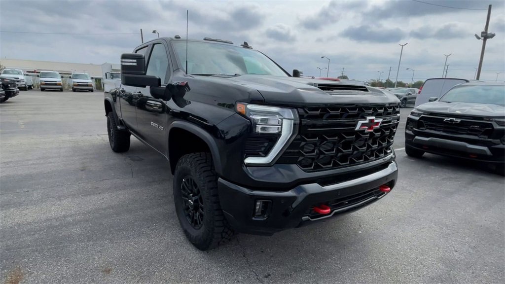 New 2025 Chevrolet Silverado 2500 ZR2 w/ Technology Package image 4