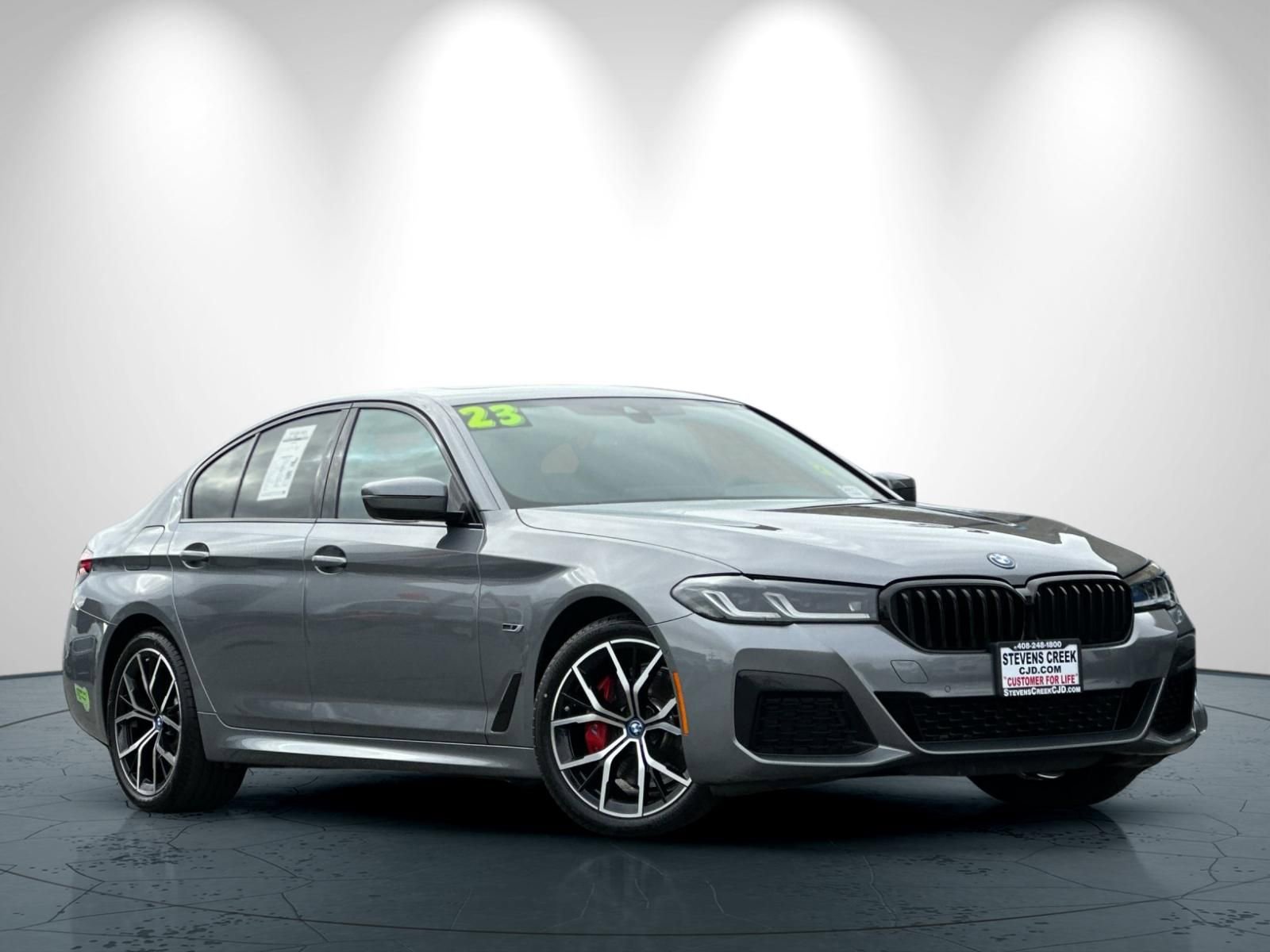 Used 2023 BMW 530e w/ M Sport Package image 2