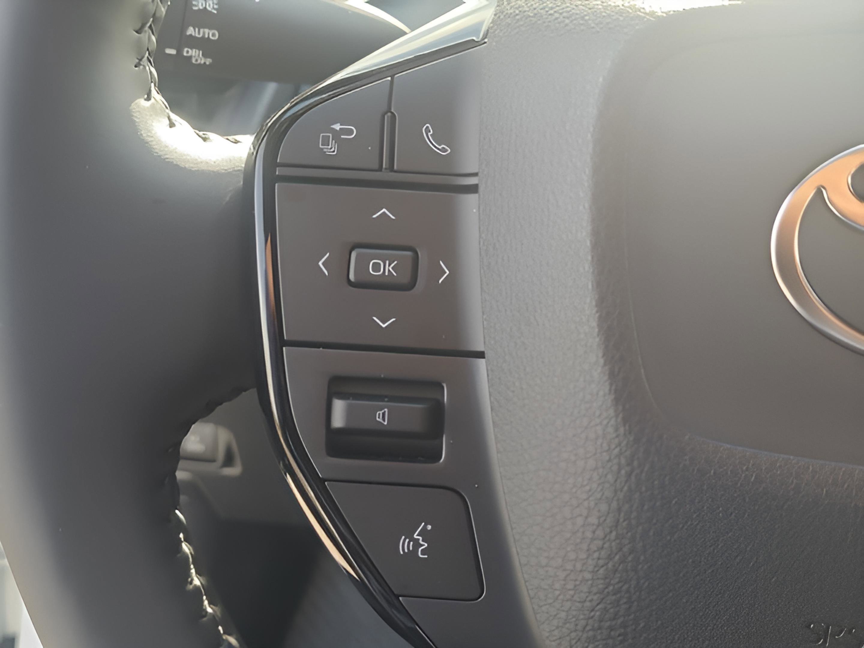 New 2026 Toyota Prius Plug-In Hybrid FWD image 23