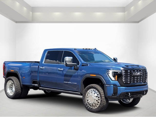 New 2026 GMC Sierra 3500 Denali Ultimate w/ LPO, Black Badging Package