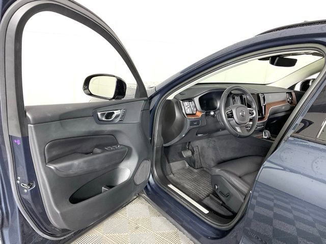 Certified 2023 Volvo XC60 B5 Plus w/ Climate Package image 24