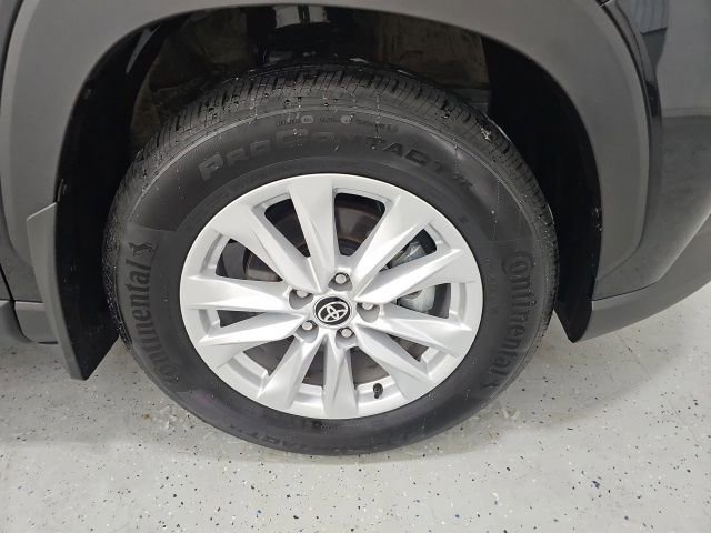 Certified 2023 Toyota Corolla Cross LE image 9