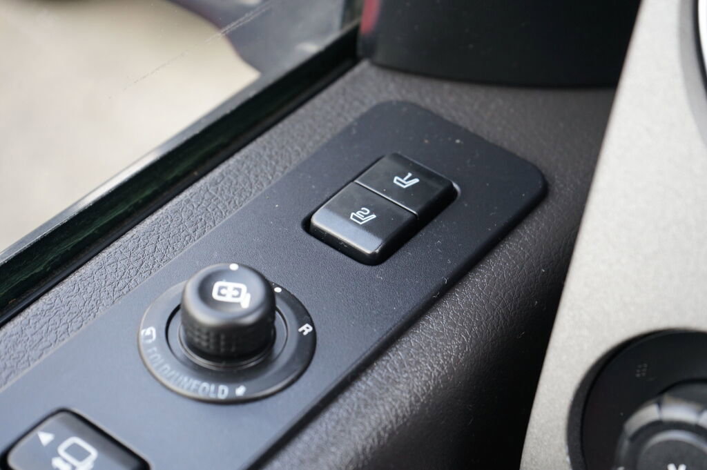 Used 2012 Ford F350 Lariat w/ Lariat Interior Pkg image 16