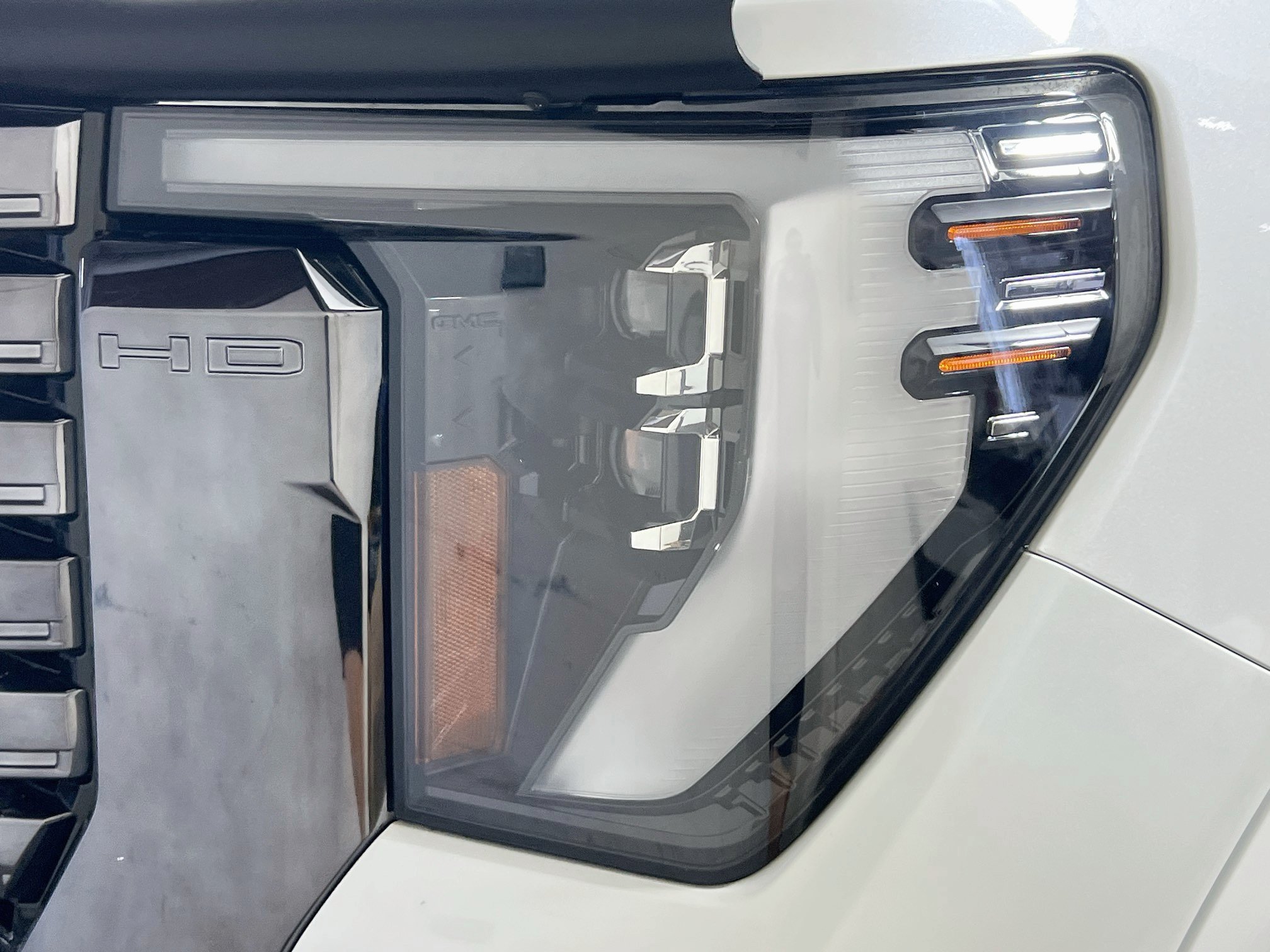 Used 2024 GMC Sierra 2500 Denali Ultimate AWD/4WD image 11