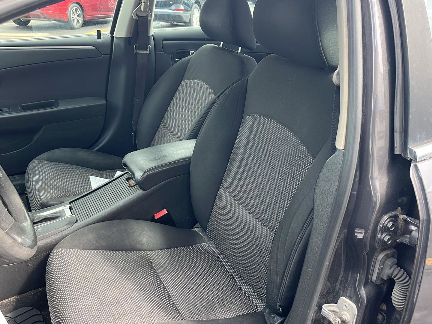 Used 2011 Chevrolet Malibu LT FWD image 18