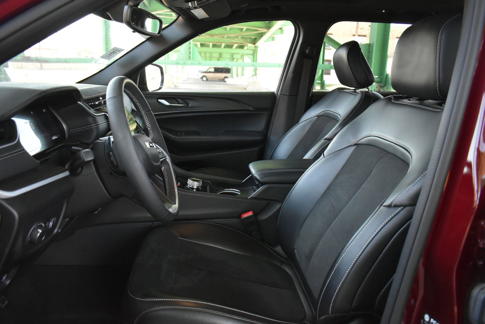 Used 2024 Jeep Grand Cherokee Altitude AWD/4WD image 16