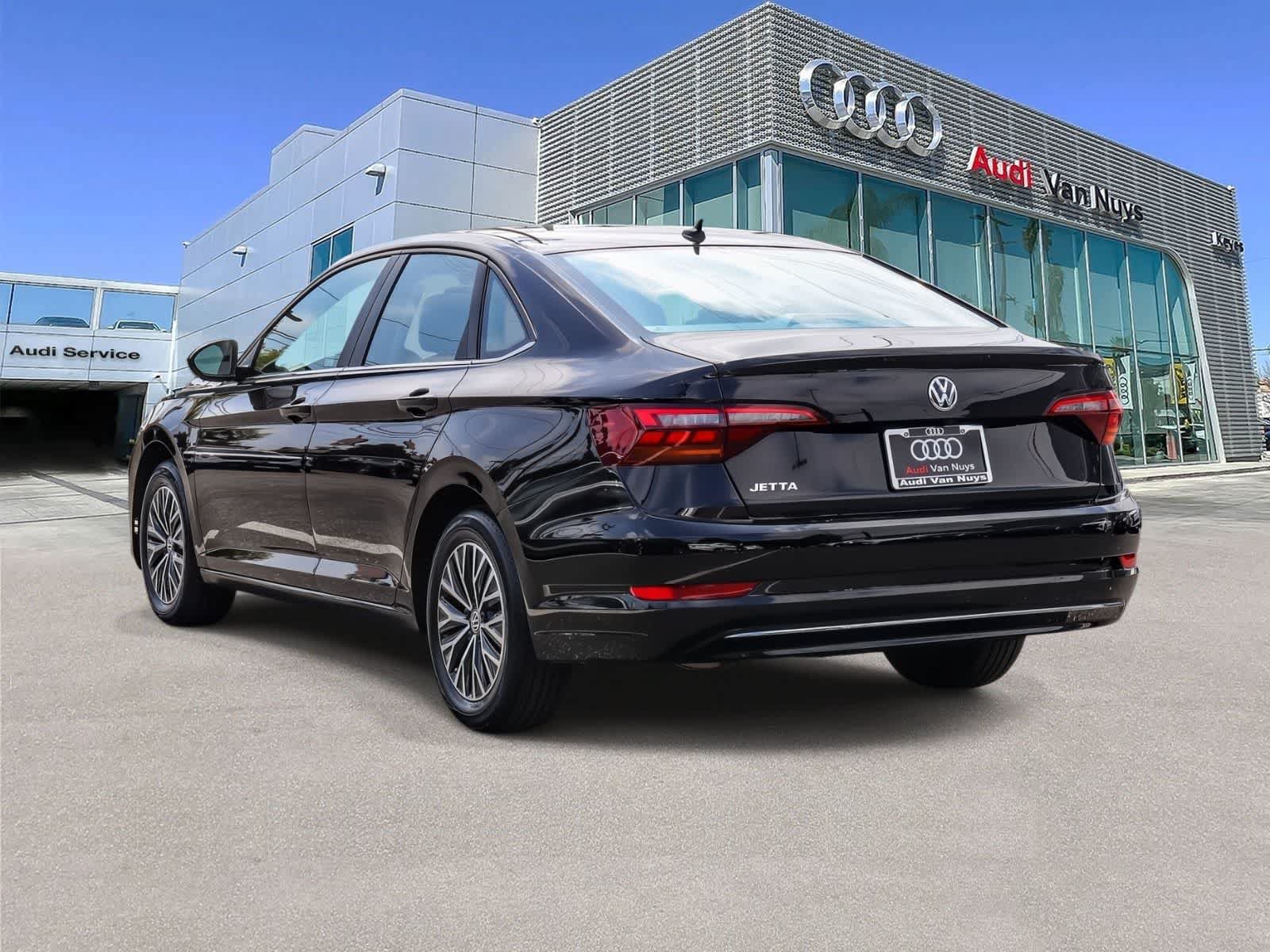 Used 2019 Volkswagen Jetta SE FWD image 2