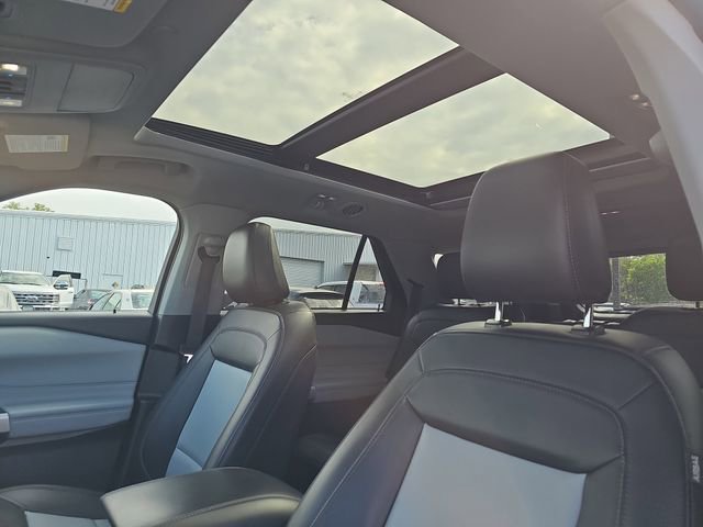 Used 2023 Ford Explorer XLT w/ Equipment Group 202A image 17