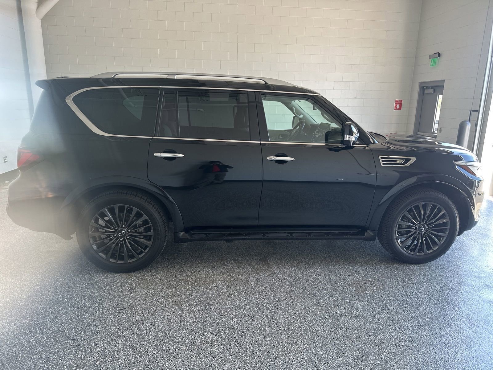 Certified 2023 INFINITI QX80 Premium Select w/ Cargo Package RWD image 8